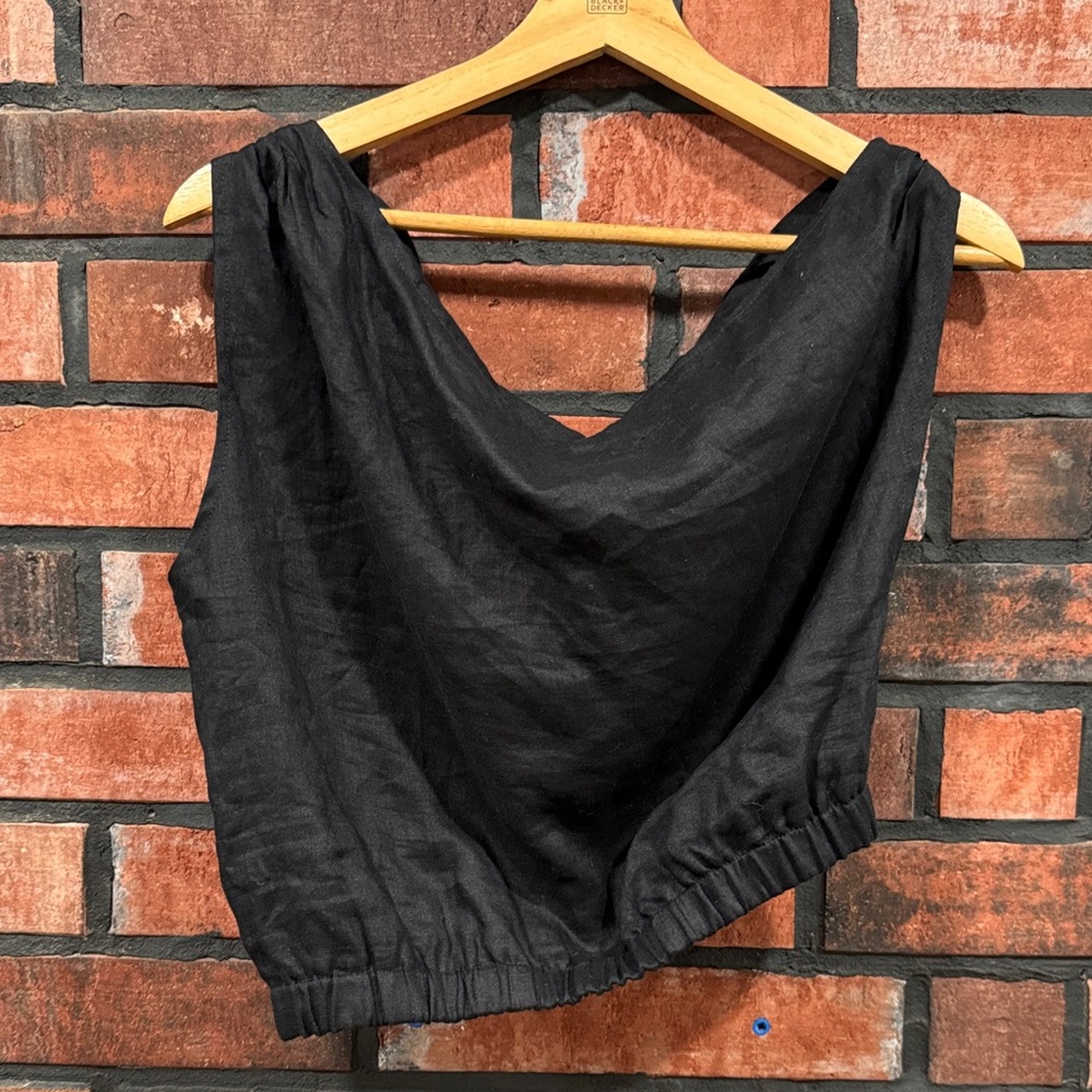 DISSH Black One-Shoulder Cropped Top - Picture 4 of 10